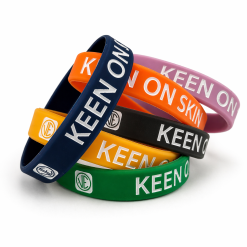Embossed ink-filled silicone wristbands Cintapunto®
